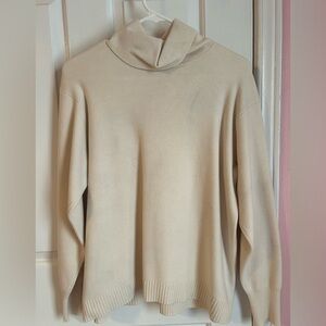 Uniqlo Off White Soufflé Yarn Turtleneck Sweater